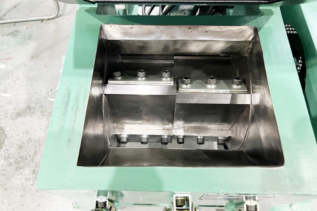 ダイコー精機社製　中古プラスチック粉砕機　【DAS-28】　【5馬力3.7kW】　刃部画像