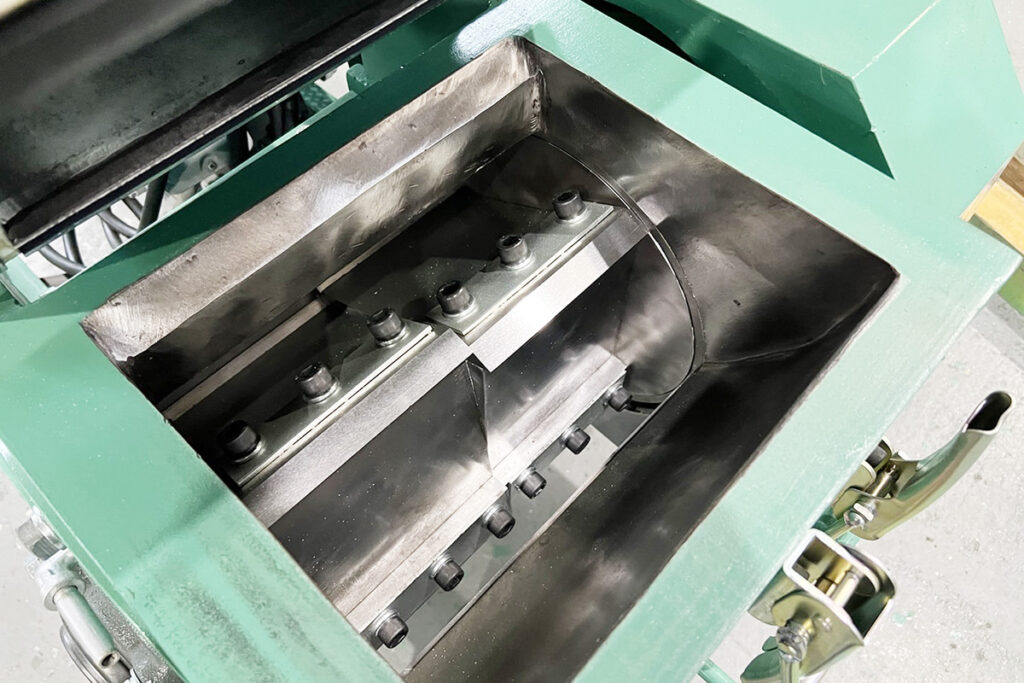 ダイコー精機社製　中古プラスチック粉砕機　【DAS-28】　【5馬力3.7kW】　刃部画像2