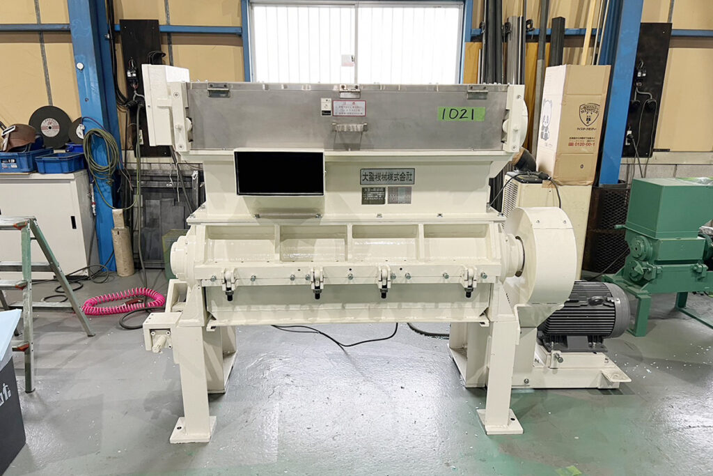 大登機械社製　中古プラスチック粉砕機　【DN-250-1125 OS】　【10馬力7.5kW】　正面画像