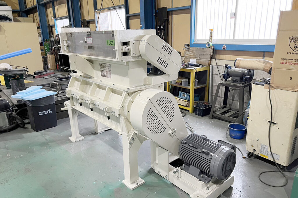 大登機械社製　中古プラスチック粉砕機　【DN-250-1125 OS】　【10馬力7.5kW】
