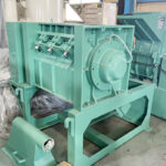 ホーライ社製　中古プラスチック粉砕機　【UO-30-720】　【30馬力22kW】　側面画像のサムネイル