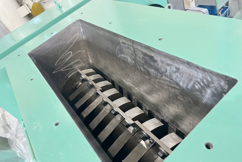 ホーライ社製　中古プラスチック粉砕機　【UO-30-720】　【30馬力22kW】　刃部画像