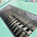 ホーライ社製　中古プラスチック粉砕機　【UO-30-720】　【30馬力22kW】　刃部画像のサムネイル