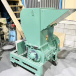 大登機械社製　中古プラスチック粉砕機　【DN-200-450】　【7.5馬力5.5kW】　側面画像のサムネイル