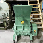 大登機械社製　中古プラスチック粉砕機　【DN-200-450】　【7.5馬力5.5kW】　正面画像のサムネイル