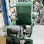 大登機械社製　中古プラスチック粉砕機　【DN-200-450】　【7.5馬力5.5kW】　背面画像のサムネイル