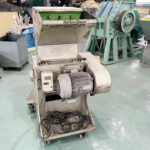ホーライ社製　中古プラスチック粉砕機　【V-360（VC-360）】　【5馬力3.7kW】　正面画像のサムネイル