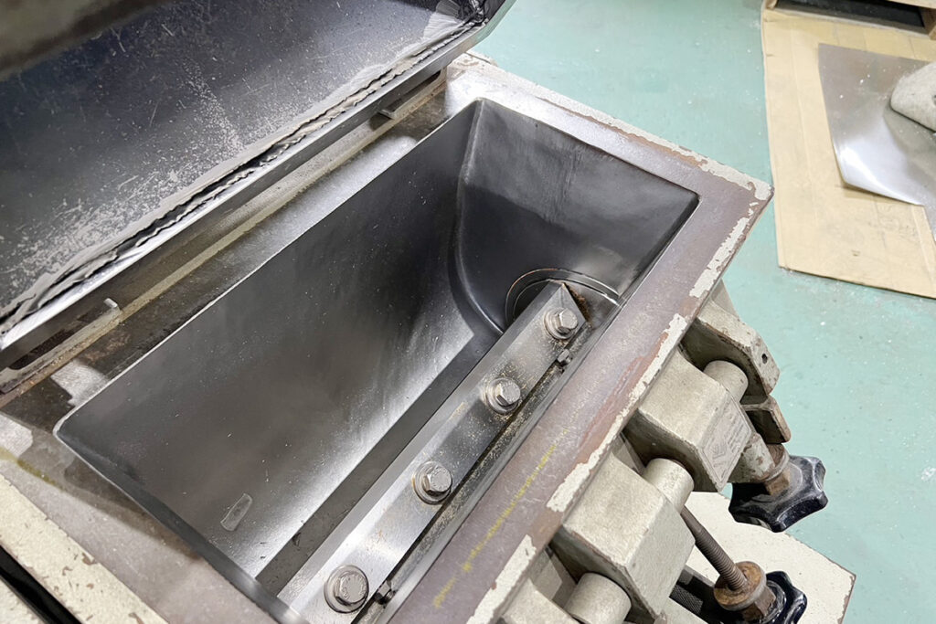 ホーライ社製　中古プラスチック粉砕機　【V-360（VC-360）】　【5馬力3.7kW】　刃部画像