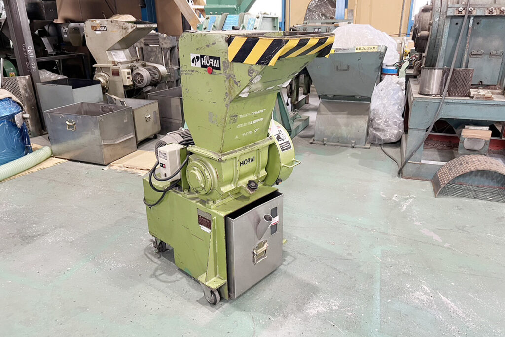 ホーライ社製　中古プラスチック粉砕機　【P-1328】　【2馬力1.5kW】