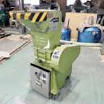 ホーライ社製　中古プラスチック粉砕機　【P-1328】　【2馬力1.5kW】　側面画像のサムネイル