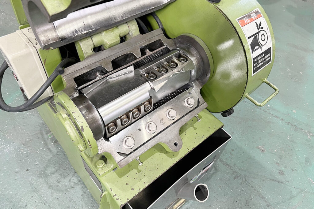 ホーライ社製　中古プラスチック粉砕機　【P-1328】　【2馬力1.5kW】　刃部画像