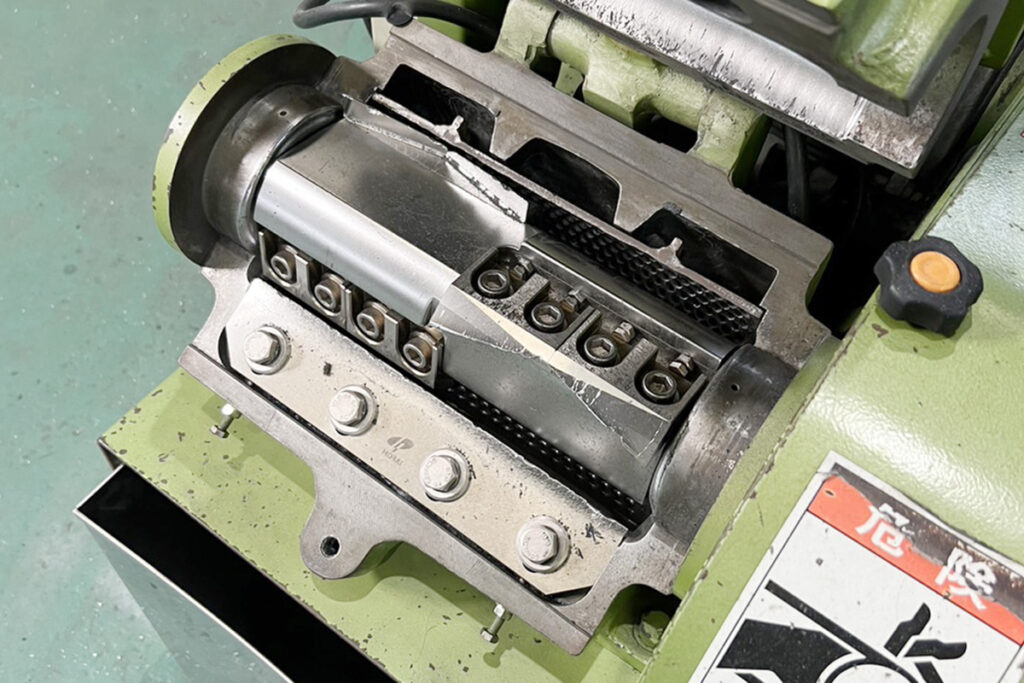 ホーライ社製　中古プラスチック粉砕機　【P-1328】　【2馬力1.5kW】　刃部画像2