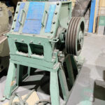 太田工業所社製　中古プラスチック粉砕機　【KM-B20】　【20馬力15kW】　正面画像のサムネイル
