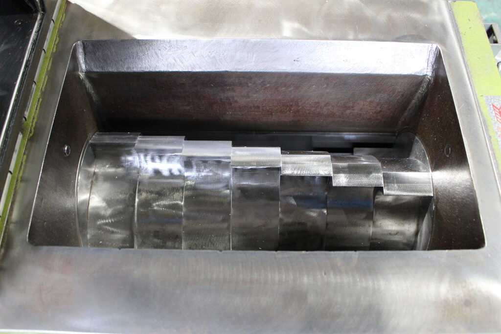 森田精機社製　中古プラスチック粉砕機　【J-05】　【5馬力3.7kW】　刃部画像2