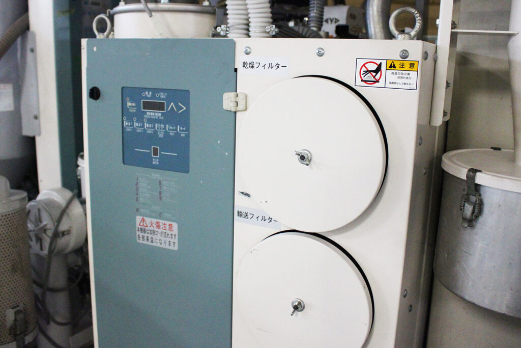 カワタ社製　中古脱湿乾燥機（輸送機能一体型）　【DFA-25Z】