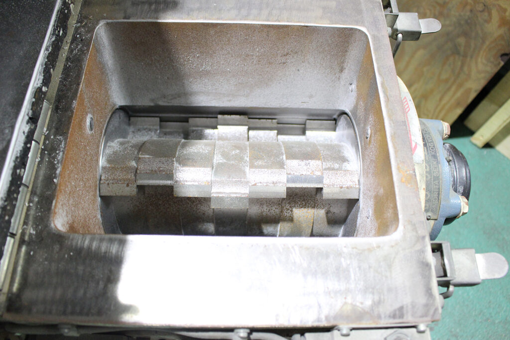 森田精機社製　中古プラスチック粉砕機　【J-5】　【5馬力3.7kW】　刃部画像2