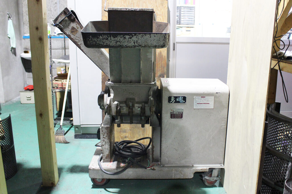 ホーライ社製　中古プラスチック粉砕機　【UC-280S（U-280）】　【7.5馬力5.5kW】