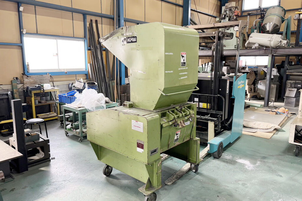 ホーライ社製　中古プラスチック粉砕機　【P-3060】　【10馬力7.5kW】