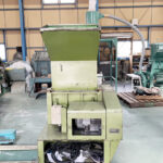ホーライ社製　中古プラスチック粉砕機　【P-3060】　【10馬力7.5kW】　正面画像のサムネイル