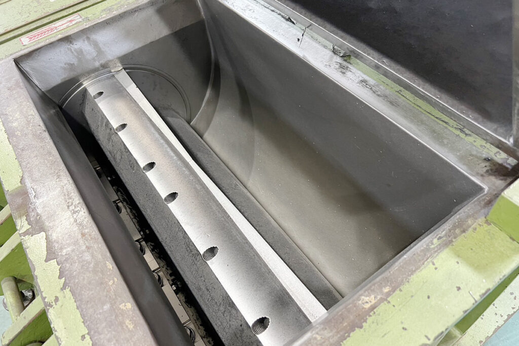 ホーライ社製　中古プラスチック粉砕機　【P-3060】　【10馬力7.5kW】　刃部画像2