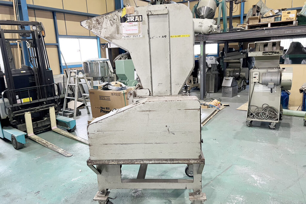 ホーライ社製　中古プラスチック粉砕機　【V-420（VC-420）】　【15馬力11kW】　側面画像