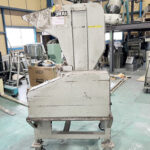 ホーライ社製　中古プラスチック粉砕機　【V-420（VC-420）】　【15馬力11kW】　側面画像のサムネイル