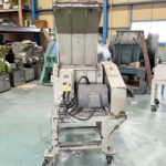 ホーライ社製　中古プラスチック粉砕機　【V-420（VC-420）】　【15馬力11kW】　正面画像のサムネイル