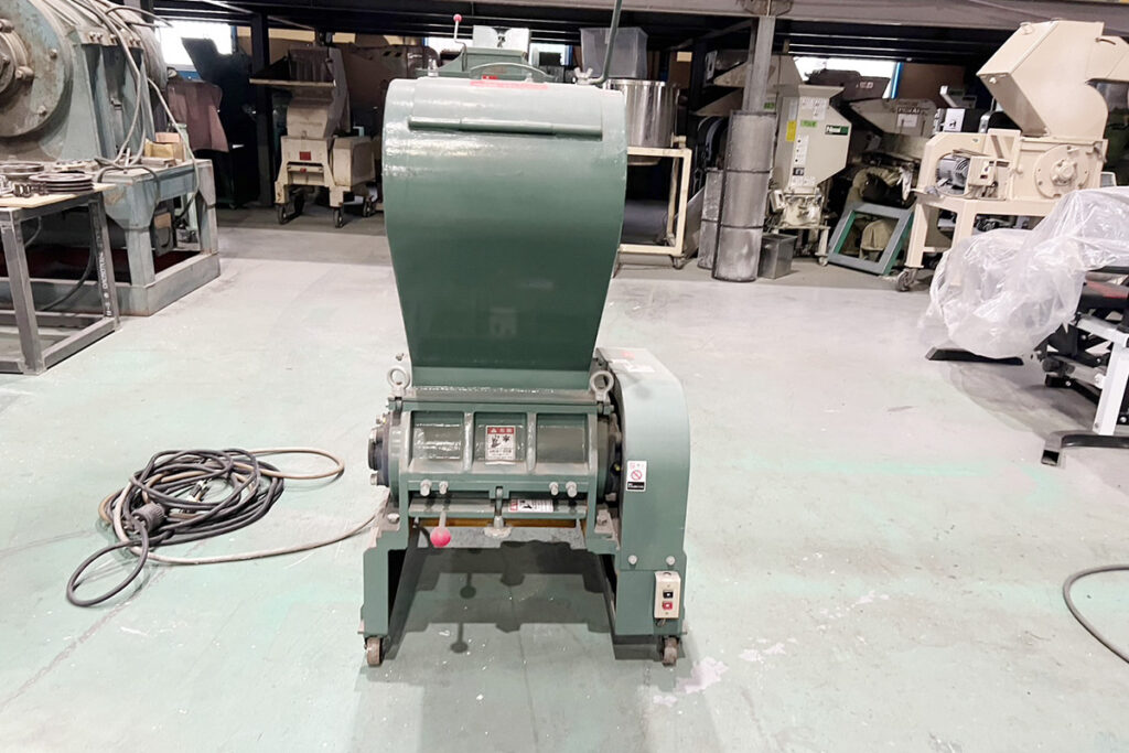 ソメタニ産業社製　中古プラスチック粉砕機　【360mm幅】　【7.5馬力5.5kW】　背面画像