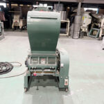 ソメタニ産業社製　中古プラスチック粉砕機　【360mm幅】　【7.5馬力5.5kW】　背面画像のサムネイル