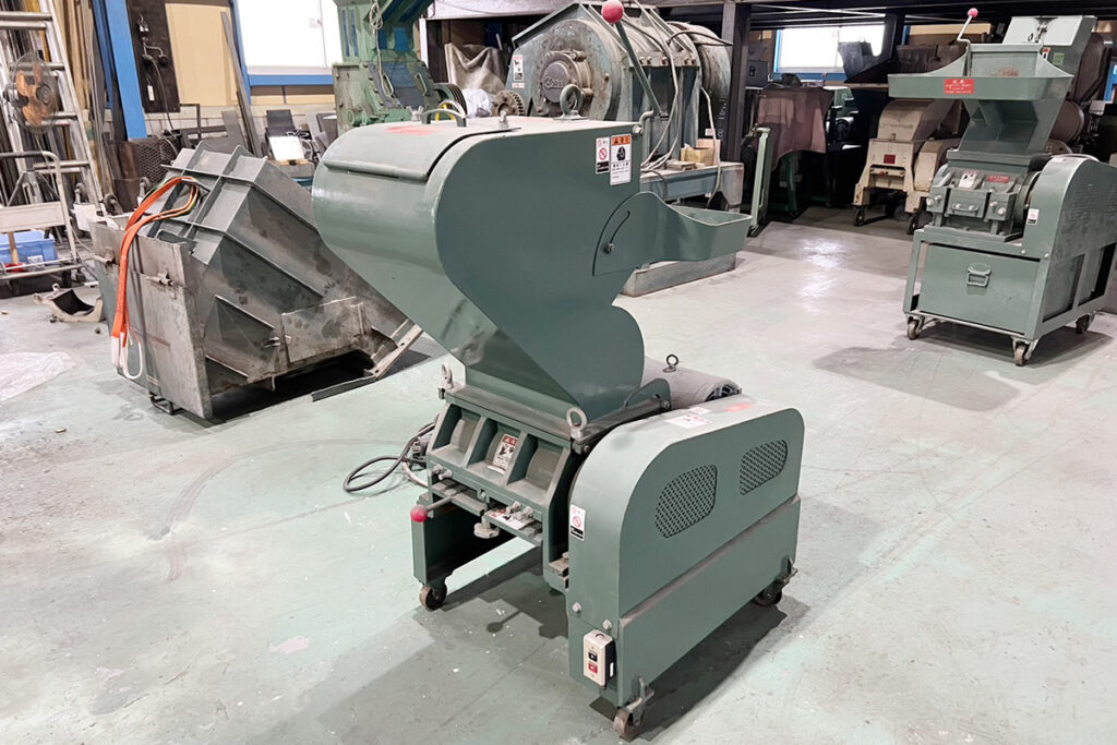 ソメタニ産業社製　中古プラスチック粉砕機　【360mm幅】　【7.5馬力5.5kW】