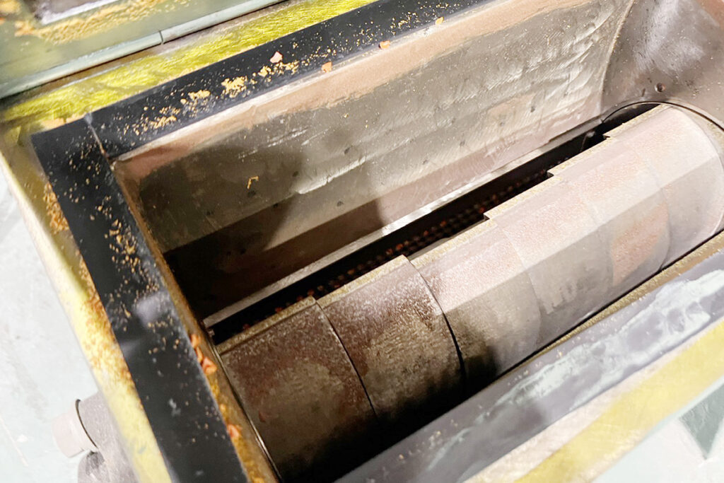 ソメタニ産業社製　中古プラスチック粉砕機　【360mm幅】　【7.5馬力5.5kW】　刃部画像