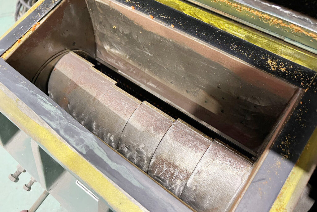 ソメタニ産業社製　中古プラスチック粉砕機　【360mm幅】　【7.5馬力5.5kW】　刃部画像2