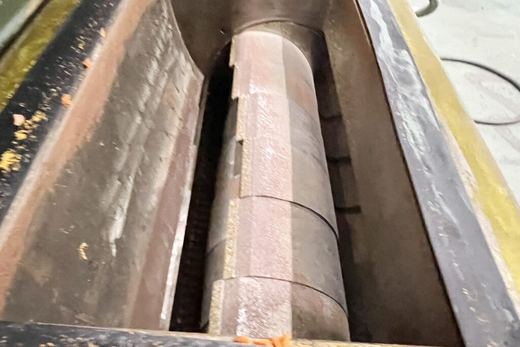 ソメタニ産業社製　中古プラスチック粉砕機　【360mm幅】　【7.5馬力5.5kW】　刃部画像3