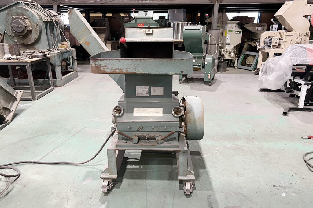 大登機械社製　中古プラスチック粉砕機　【DN-360】　【7.5馬力5.5kW】　正面画像