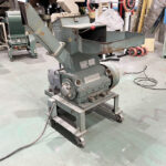 大登機械社製　中古プラスチック粉砕機　【DN-360】　【7.5馬力5.5kW】　側面画像のサムネイル