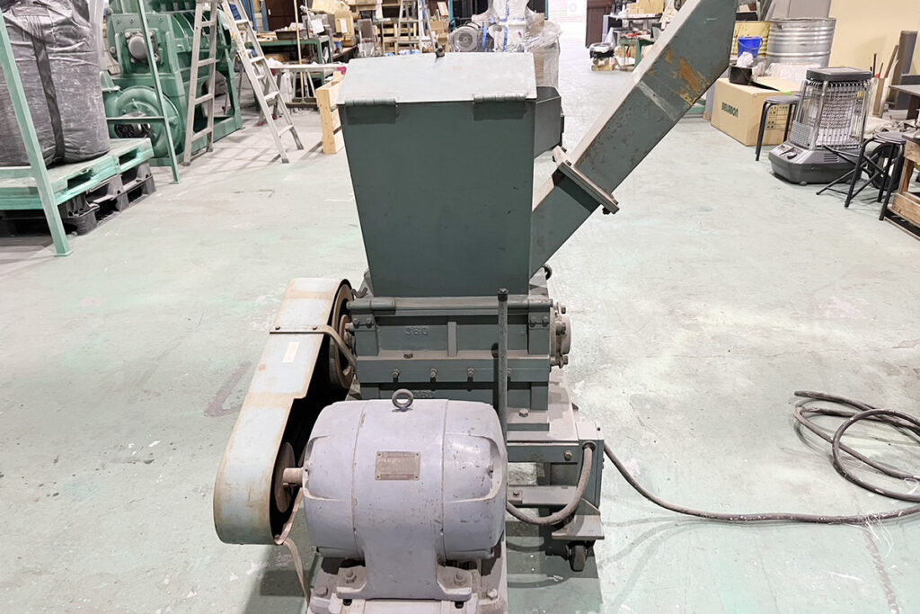 大登機械社製　中古プラスチック粉砕機　【DN-360】　【7.5馬力5.5kW】　背面画像