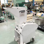ホーライ社製　中古プラスチック粉砕機　【P-1328】　【2馬力1.5kW】のサムネイル