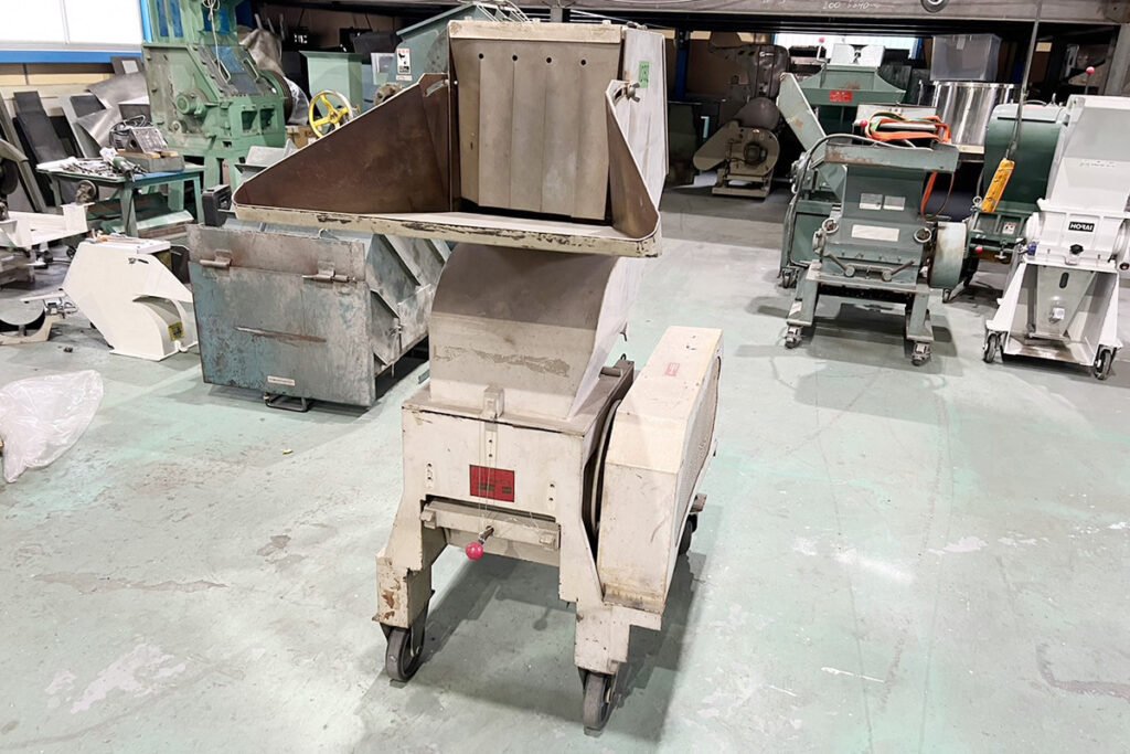 ダイコー精機社製　中古プラスチック粉砕機　【DAS-28】　【5馬力3.7kW】　正面画像