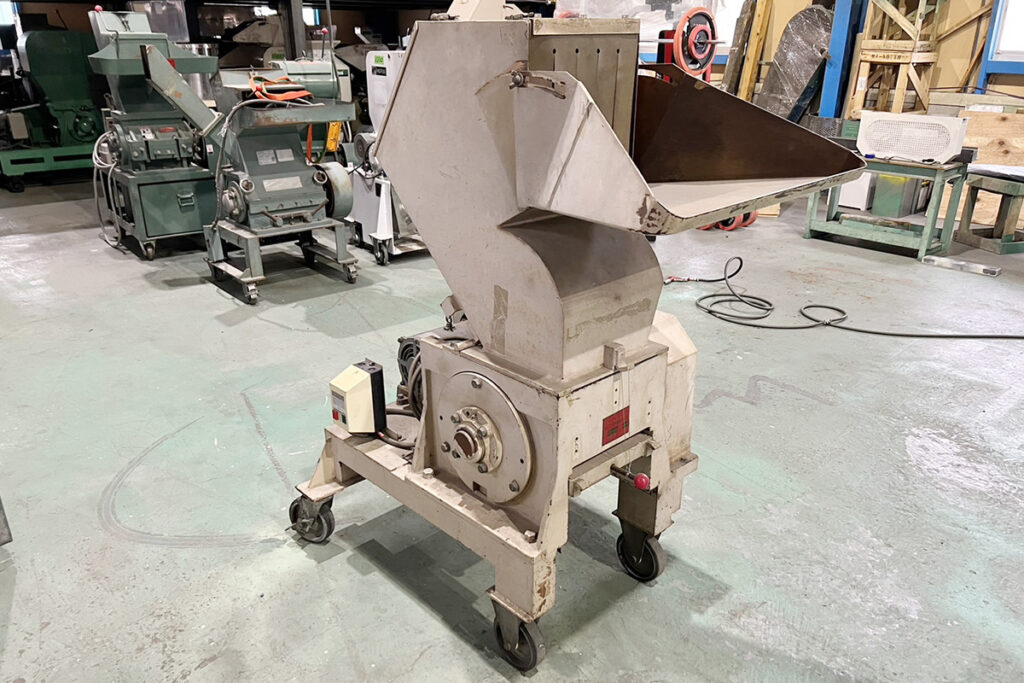 ダイコー精機社製　中古プラスチック粉砕機　【DAS-28】　【5馬力3.7kW】　側面画像