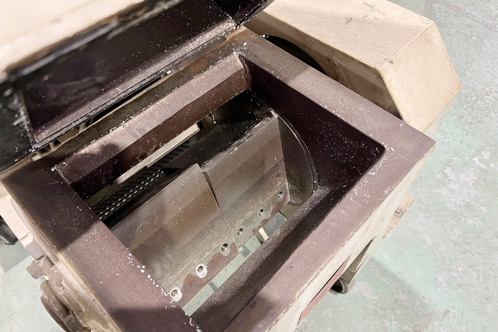 ダイコー精機社製　中古プラスチック粉砕機　【DAS-28】　【5馬力3.7kW】　刃部画像