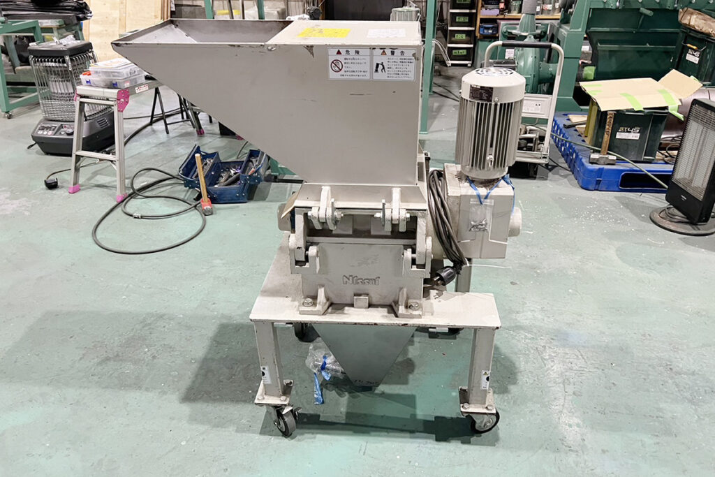 シュトルツ社製　中古低速粉砕機（スカッター）　【SA-24】　【2馬力1.5kW】　側面画像2