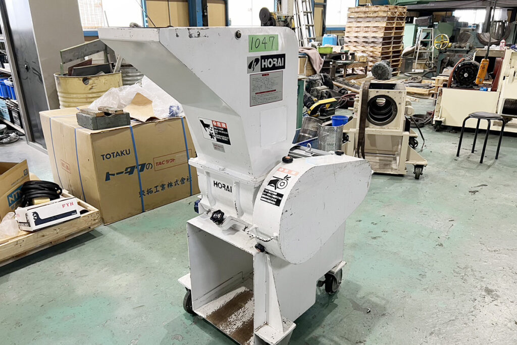 ホーライ社製　中古プラスチック粉砕機　【P-1328】　【2馬力1.5kW】　側面画像