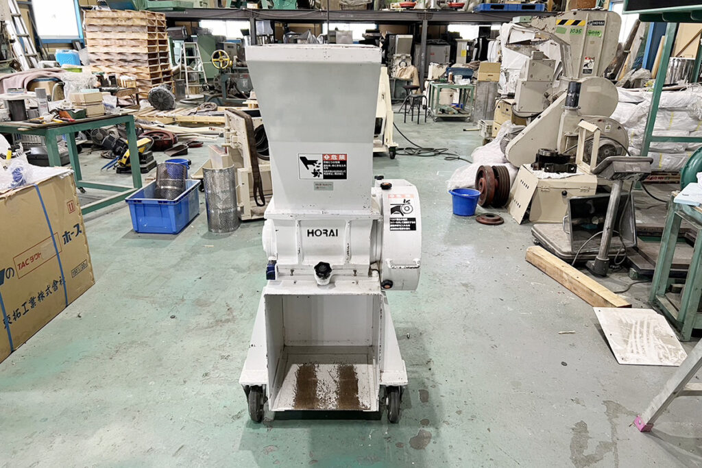 ホーライ社製　中古プラスチック粉砕機　【P-1328】　【2馬力1.5kW】
