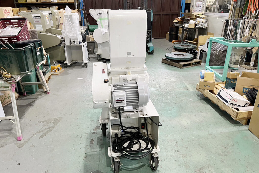 ホーライ社製　中古プラスチック粉砕機　【P-1328】　【2馬力1.5kW】　背面画像
