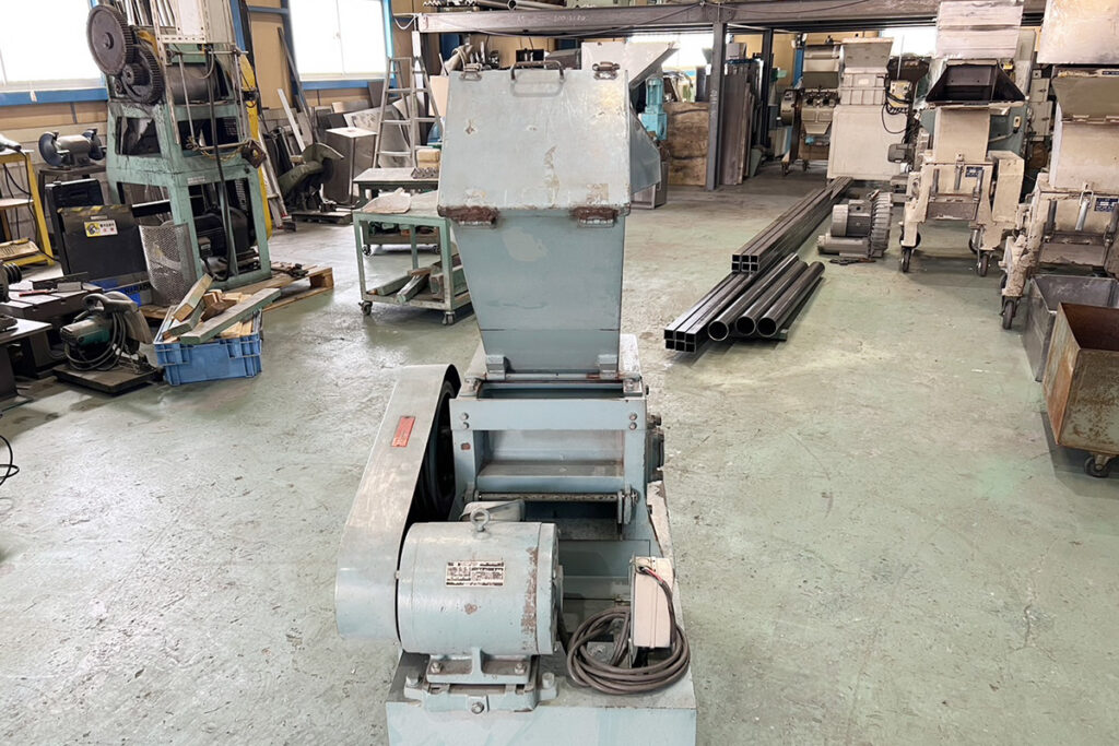 ダイコー精機社製　中古プラスチック粉砕機　【DAS-28】　【5馬力3.7kW】　背面画像