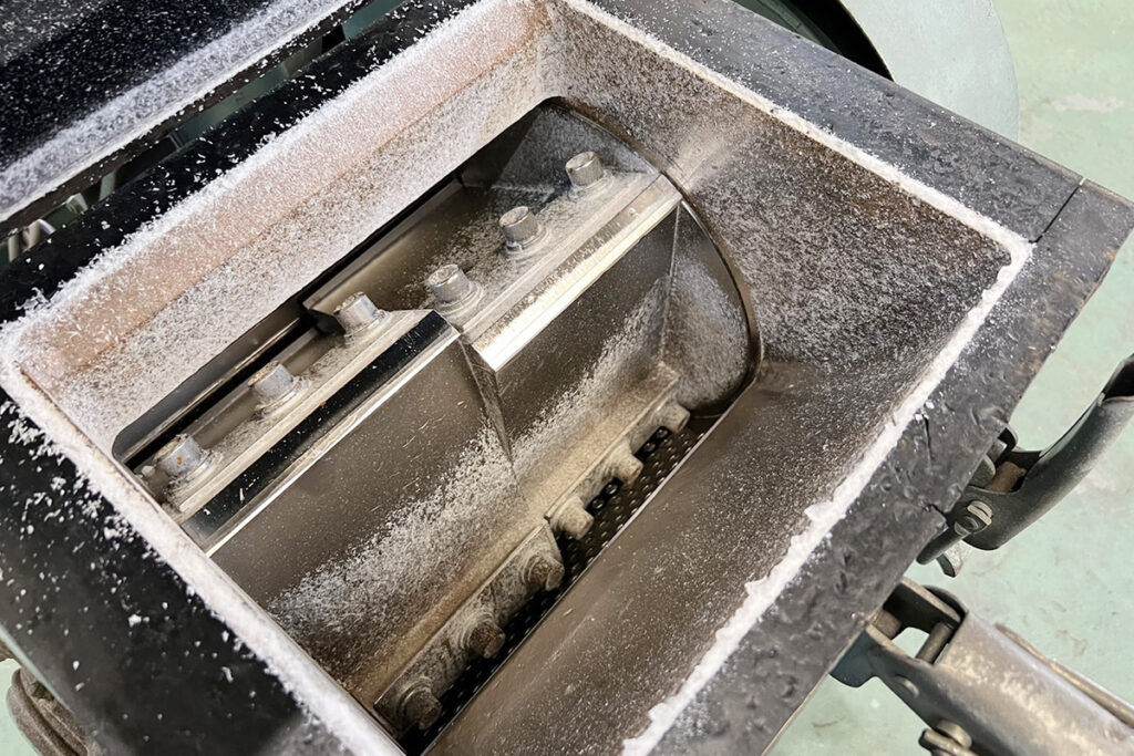 ダイコー精機社製　中古プラスチック粉砕機　【DAS-28】　【5馬力3.7kW】　刃部画像