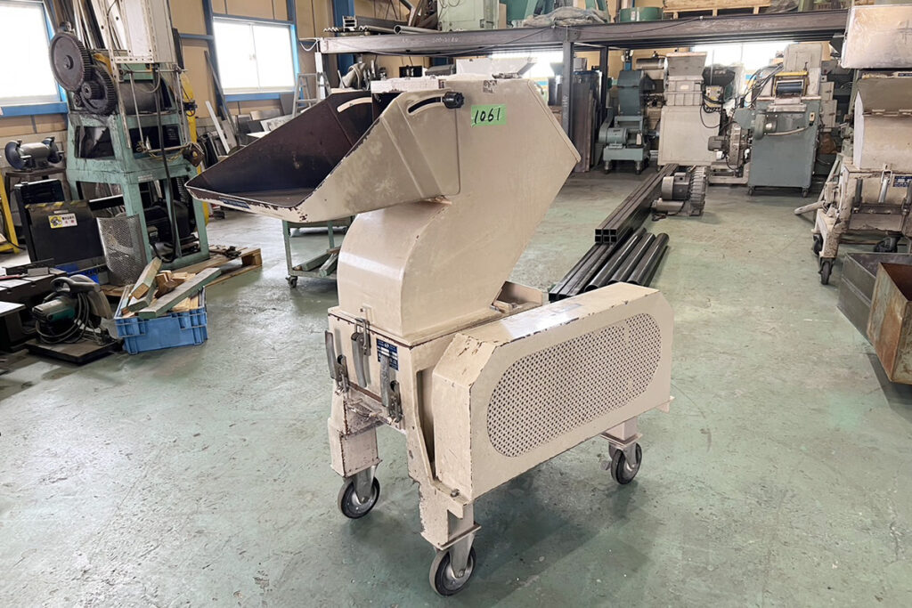 ダイコー精機社製　中古プラスチック粉砕機　【DAS-28】　【5馬力3.7kW】　側面画像