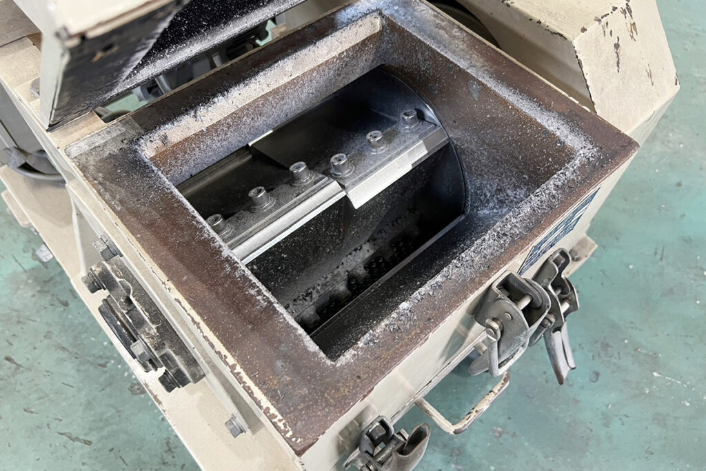 ダイコー精機社製　中古プラスチック粉砕機　【DAS-28】　【5馬力3.7kW】　刃部画像