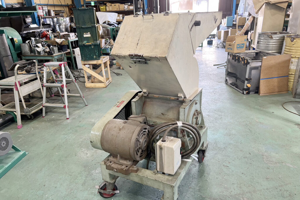 ダイコー精機社製　中古プラスチック粉砕機　【DAS-36】　【7.5馬力5.5kW】　背面画像