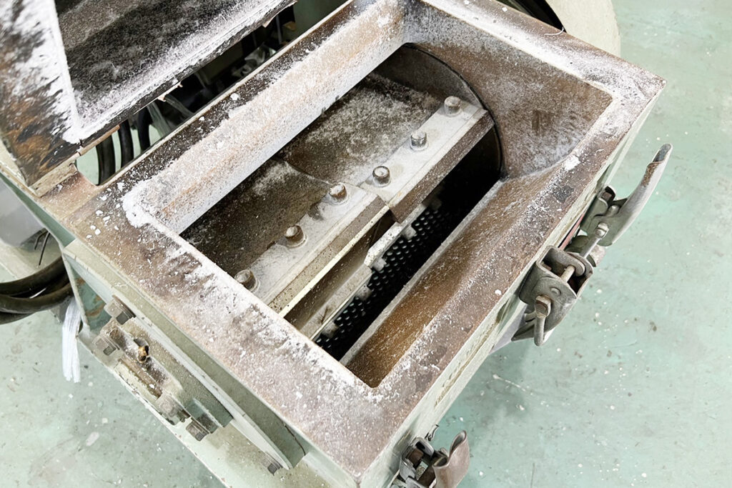 ダイコー精機社製　中古プラスチック粉砕機　【DAS-36】　【7.5馬力5.5kW】　刃部画像